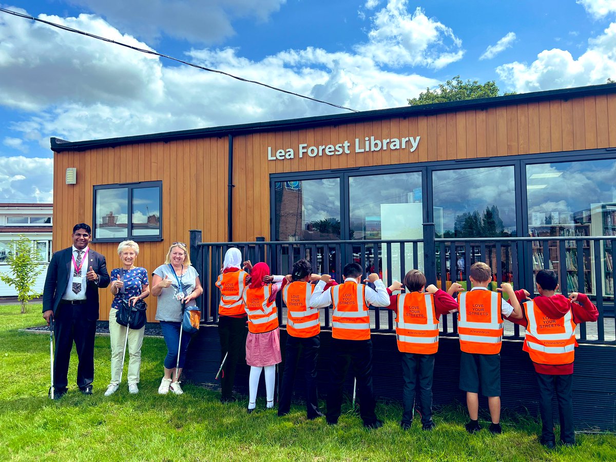 Lea_Forest_Lift's tweet photo. Thank you to @CllrMajid and @Cllr_Bridle for presenting the children of @lea_forest_aet with a full set of litter picking equipment 🚮 This was a bonus price for recently winning the #HodgeHill #GenerationEarthshot 👍🏼#Sustainability 🙌🏻 @BirminghamEdu @AETAcademies @liambyrnemp https://t.co/XgudUzM1AO