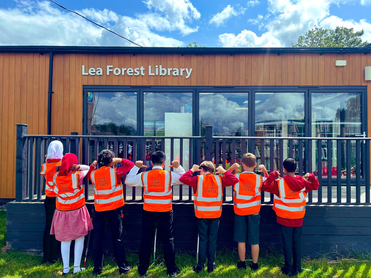 Lea_Forest_Lift's tweet photo. Thank you to @CllrMajid and @Cllr_Bridle for presenting the children of @lea_forest_aet with a full set of litter picking equipment 🚮 This was a bonus price for recently winning the #HodgeHill #GenerationEarthshot 👍🏼#Sustainability 🙌🏻 @BirminghamEdu @AETAcademies @liambyrnemp https://t.co/XgudUzM1AO