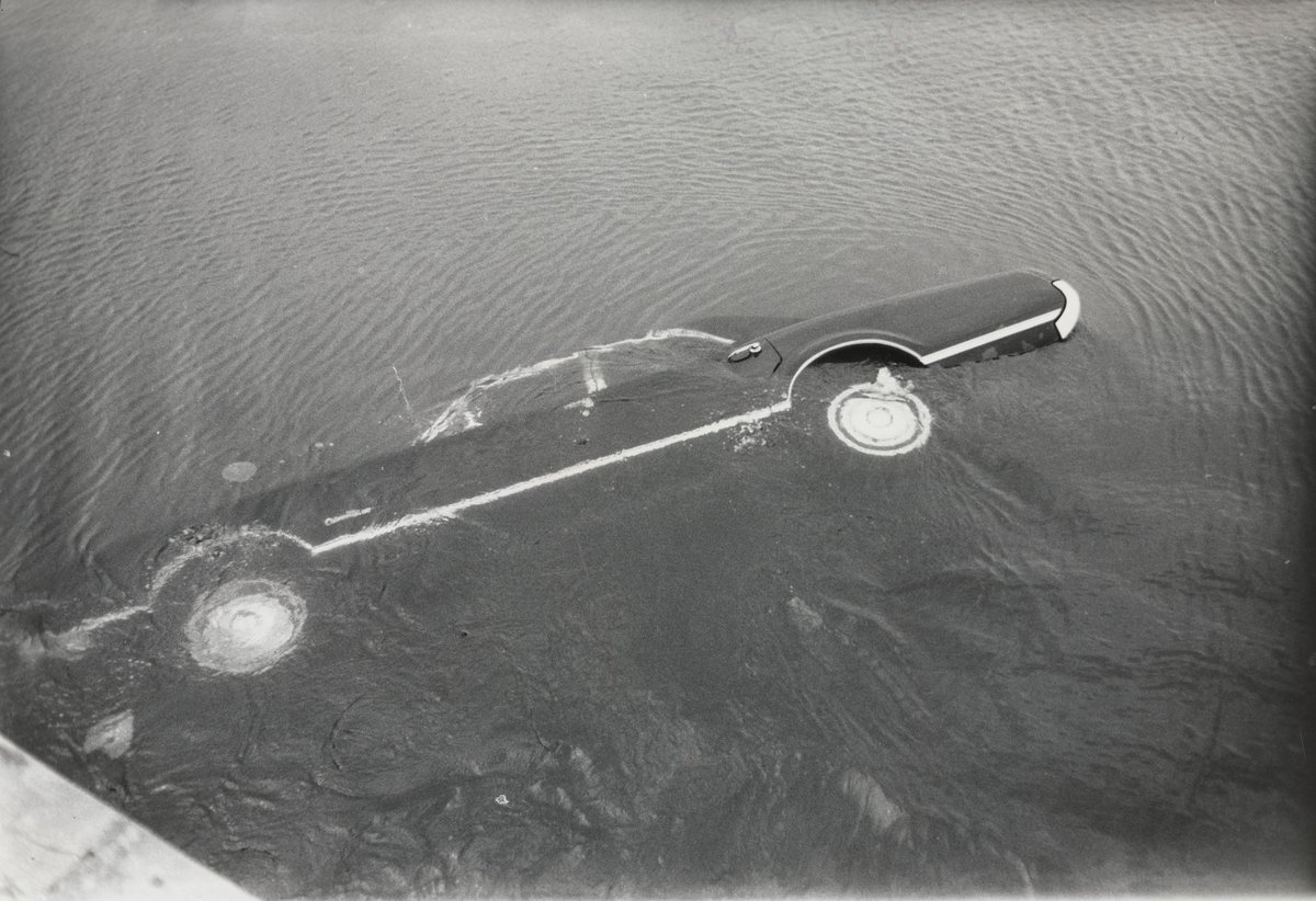 greg_price11's tweet image. 54 years ago today, Democrat Senator Ted Kennedy drove off a bridge while drunk in Chappaquiddick Island, Massachusetts and left his campaign worker Mary Jo Kopechne to drown in the car.

He fled the scene, went to bed, and didn't report it to police until the next morning.

The…
