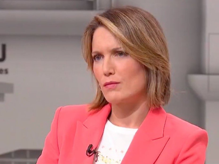 Feijóo asegura que ha acudido al debate de TVE y Silvia Intxaurrondo se planta en su casa para decirle que eso es falso.

#DebateFinalRTVE