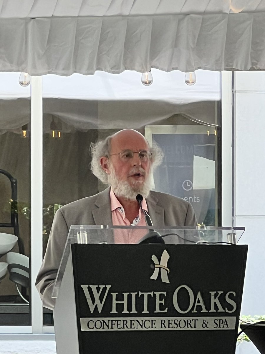 ONCraftWineries's tweet image. Congratulations to J-L Groulx of @StratusWines on receiving this year’s
Karl Kaiser Canadian Winemaker Award from @WineGrowersCA! Richly deserved for a Canadian wine industry pioneer. 👏 🍷 🇨🇦 #onwine @WineGrowerON @grapegrowersont