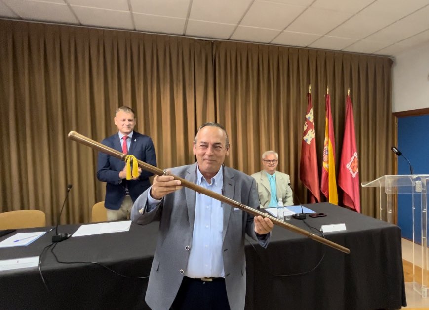 Ballesta_Murcia's tweet photo. Al servicio de tus vecinos, y de nadie más. Al servicio de tu pueblo, y de nada más. Con todos y contra nadie.

Francisco Esteban toma posesión como presidente de la Junta Municipal de Zarandona. https://t.co/vwkZWibvOh