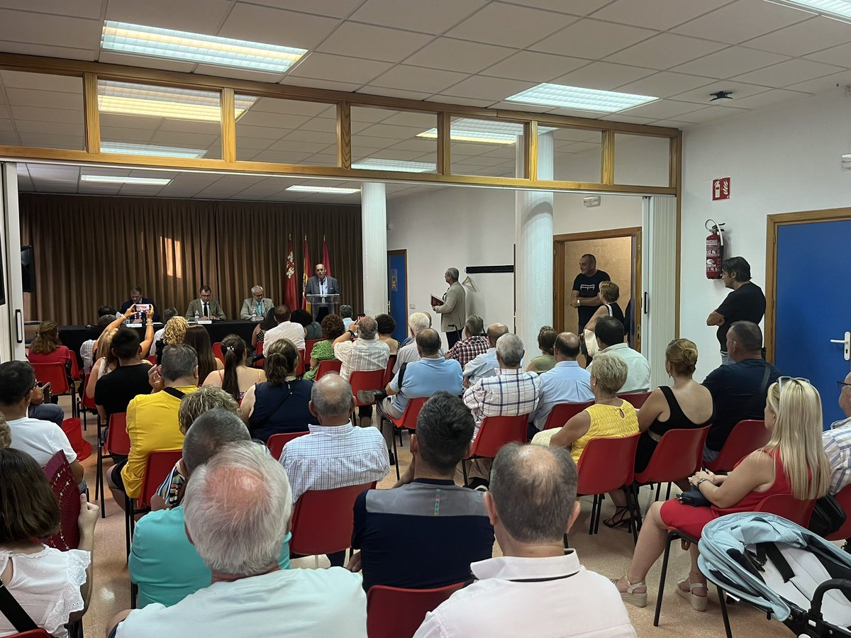 Ballesta_Murcia's tweet photo. Al servicio de tus vecinos, y de nadie más. Al servicio de tu pueblo, y de nada más. Con todos y contra nadie.

Francisco Esteban toma posesión como presidente de la Junta Municipal de Zarandona. https://t.co/vwkZWibvOh