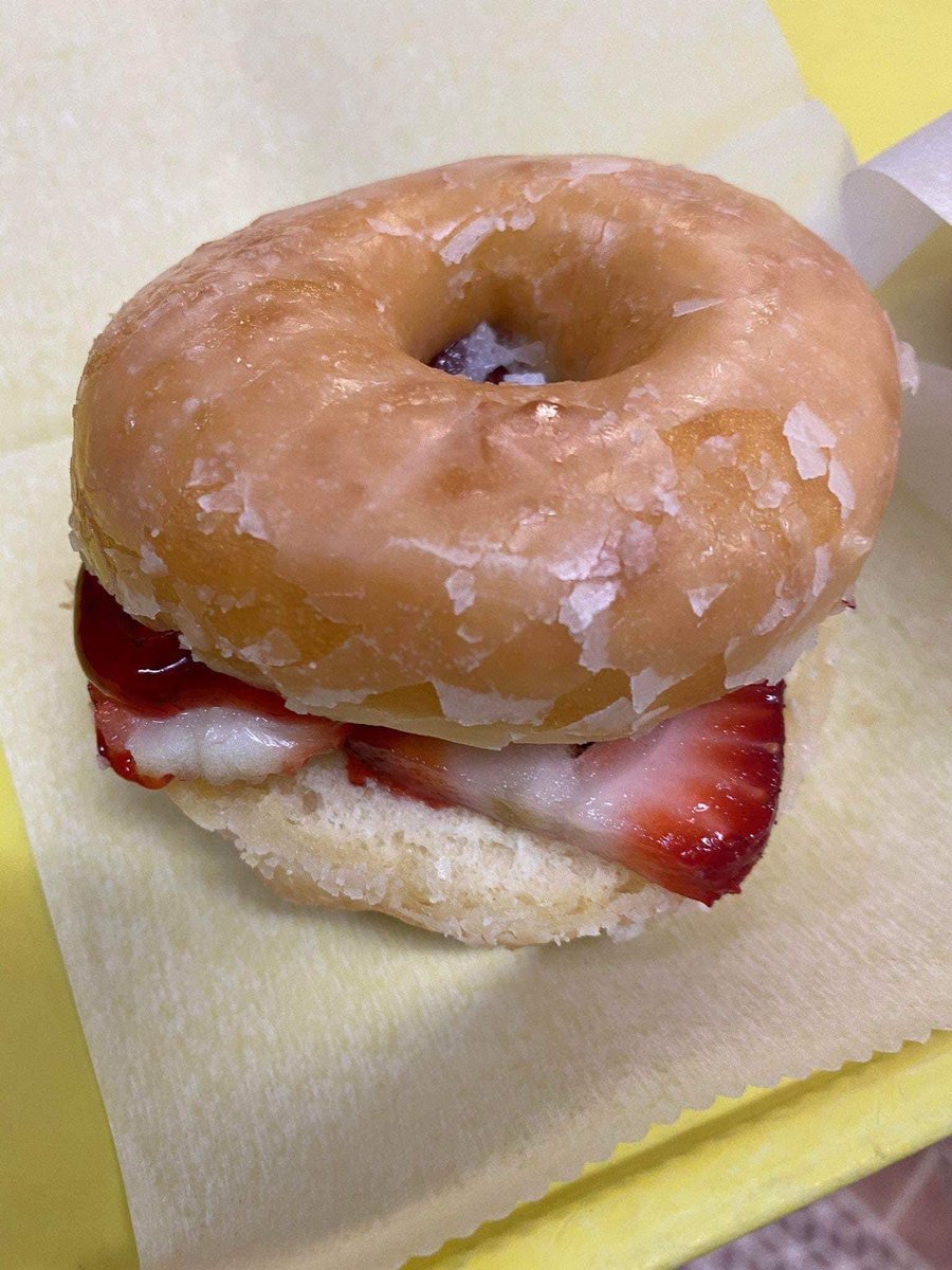 NiniFreshDonut's tweet photo. Every Friday Free strawberry Dount please help me share my post 🙏❤️ https://t.co/bwpBWsGLmv