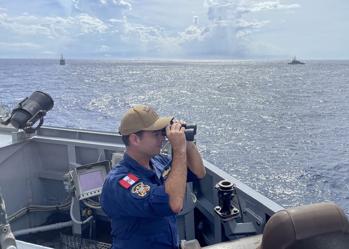 NAVSOUS4THFLT's tweet image. U.S. &amp;amp; partner nation Sailors operate aboard USS COLE DDG 67 during #UNITASLXIV the world’s longest-running maritime exercise, hosted this year by @ArmadaColombia. #MaritimePartnerships #Interoperability #Teamwork