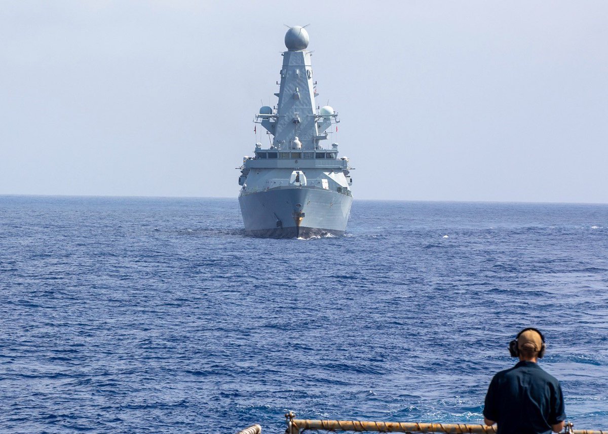 NAVSOUS4THFLT's tweet image. U.S. &amp;amp; partner nation Sailors operate aboard USS COLE DDG 67 during #UNITASLXIV the world’s longest-running maritime exercise, hosted this year by @ArmadaColombia. #MaritimePartnerships #Interoperability #Teamwork