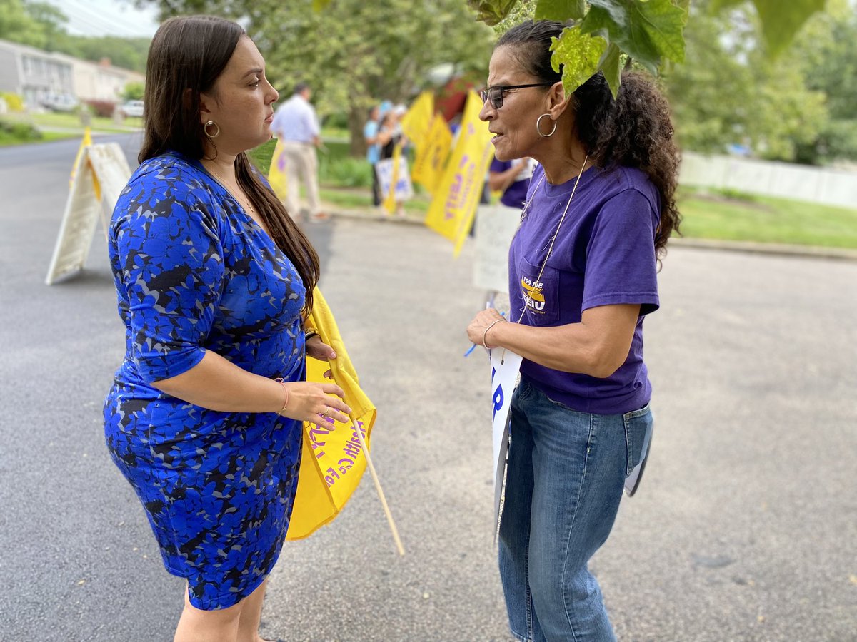 SANDRISCANO's tweet photo. Caregivers deserve fair pay, benefits and respect! I stand with #Lincolnwood @RISEIUCouncil in support of a fair contract for care workers ✊🏽 #UnionStrong https://t.co/jkvXM3WsRC