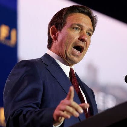 NoLieWithBTC's tweet photo. Ron DeSantis’ administration just approved new curriculum rules requiring schools to teach that slaves developed skills that “could be applied for their personal benefit.”

They also require to say that Black people used violence against white people. 

🔗https://t.co/V4oQlIEL9s https://t.co/5Neasdqr3O