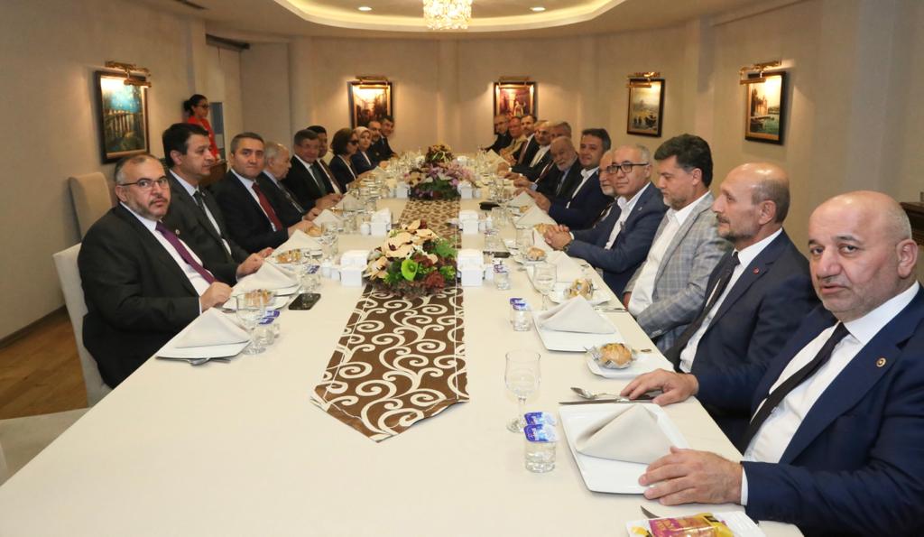 Ahmet_Davutoglu's tweet photo. Saadet Partisi Genel Başkanı Sn. Temel Karamollaoğlu ile birlikte milletvekili arkadaşlarımızla buluştuk. TBMM faaliyetlerimiz konusunda verimli bir sohbet gerçekleştirdik. https://t.co/LBHMmOjsfX