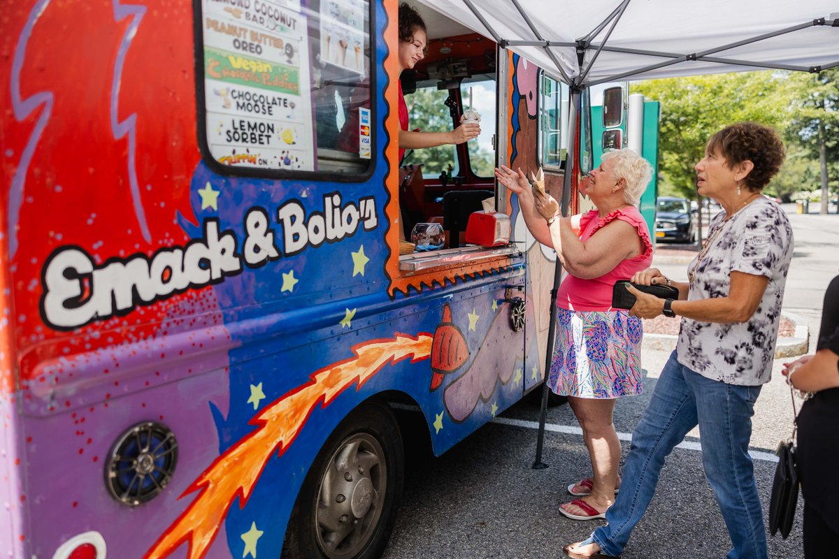 HoneCoworks's tweet photo. Great to see so many Hone members taking a few minutes this afternoon to enjoy the beautiful weather and join in the fun at The Rosenblum Companies ice cream social including Andrew Elder who captured these amazing shots.  We'll be at our Wolf Rd location tomorrow from 3-5 p.m. https://t.co/GbQHtror3g