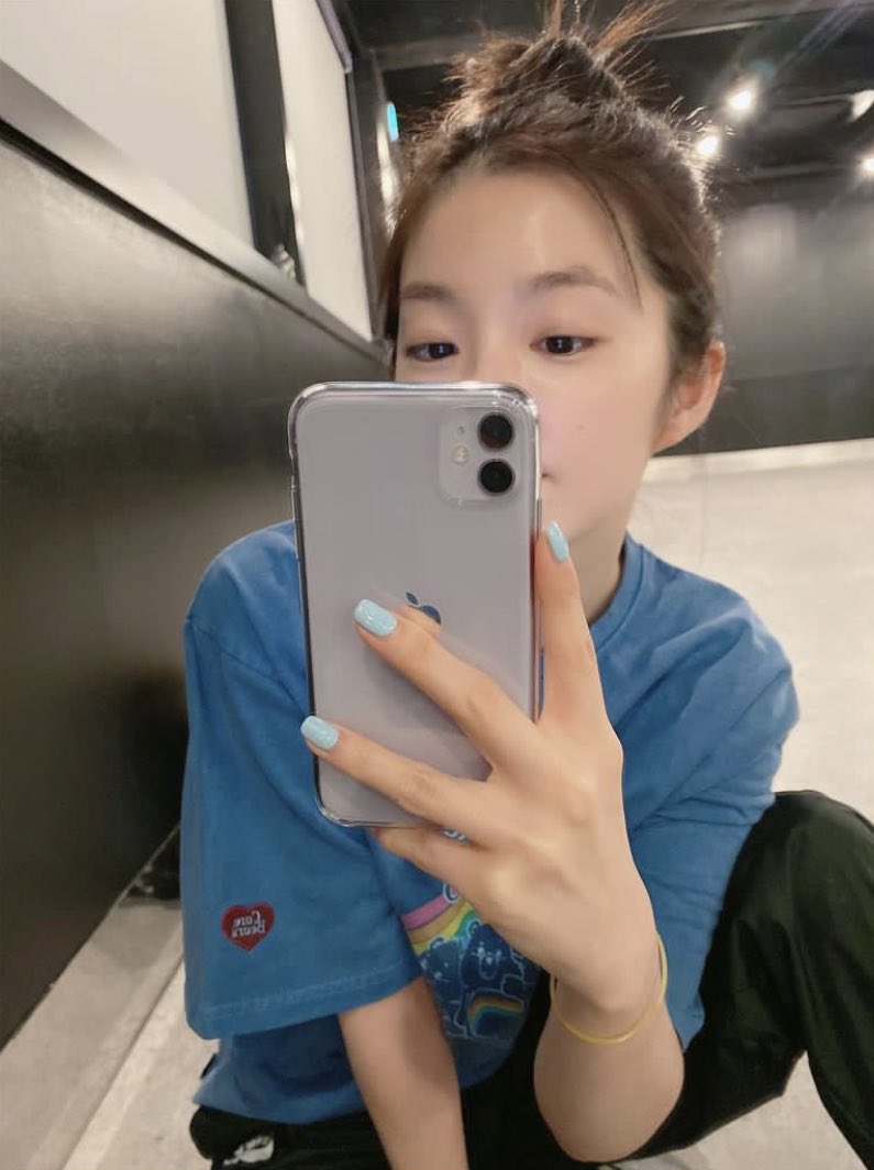 ilee_11's tweet photo. [HINATA’s UPDATE] — throwback to practice room from "psycho" choreography 

#HINATA #ILEVEN_Red #ILEVEN #ILEEVE https://t.co/EyoJIlLMXh