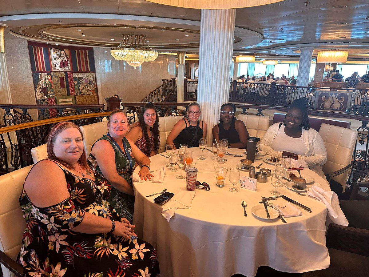 InspiredByCoach's tweet image. When you go to the TYHO cruise with your sister it’s a little bit of learning with a whole lot of crazy. #TYHO #InspiredByTech #InspiredBycoaching #Teacher #Summer #Cruise