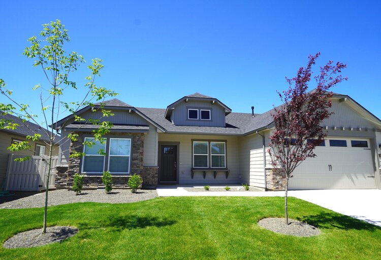 🏠🌟 NEW LOWER PRICE! 🌟🏠 Embrace small-town charm with the convenience of #EagleIdaho minutes away! 🏘️🚴‍♂️ Enjoy leisurely bike rides, peaceful strolls, and even a round of golf at nearby River Birch Golf Course! ⛳️ Don't miss out on this amazing rental opportunity! #IdahoLiving