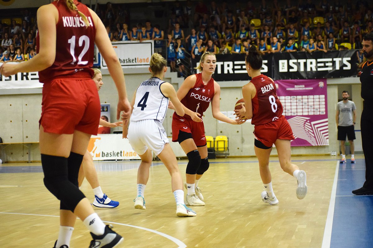 KoszKadra's tweet photo. ⚪️🔴 W pierwszym meczu towarzyskim w Pieszczanach, Reprezentacja Polski B pokonała 64:49 Słowację 🔥
Najwięcej punktów zdobyły:
- Kamila Borkowska 16
- Zuzanna Puc 14
- Aleksandra Parzeńska 7
@GrupaORLEN @BankPekaoSA @kgs_pl @PolskaSuzuki #HIDRation https://t.co/9IjwGMLd8l