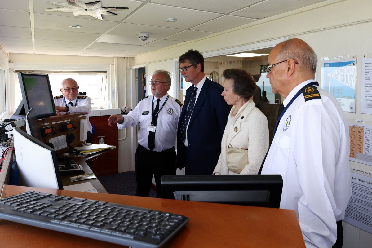 crownchronicles's tweet photo. 🌊 During a visit to Kent, The Princess and Sir Tim visited @FolkestoneNci. The Princess is Patron of the @Nat_Coastwatch. They met 4 trainee watchkeepers and heard about the extensive training required to qualify as a watchkeeper &amp; also attended a reception for NCI watchkeepers. https://t.co/631rnYtYv4