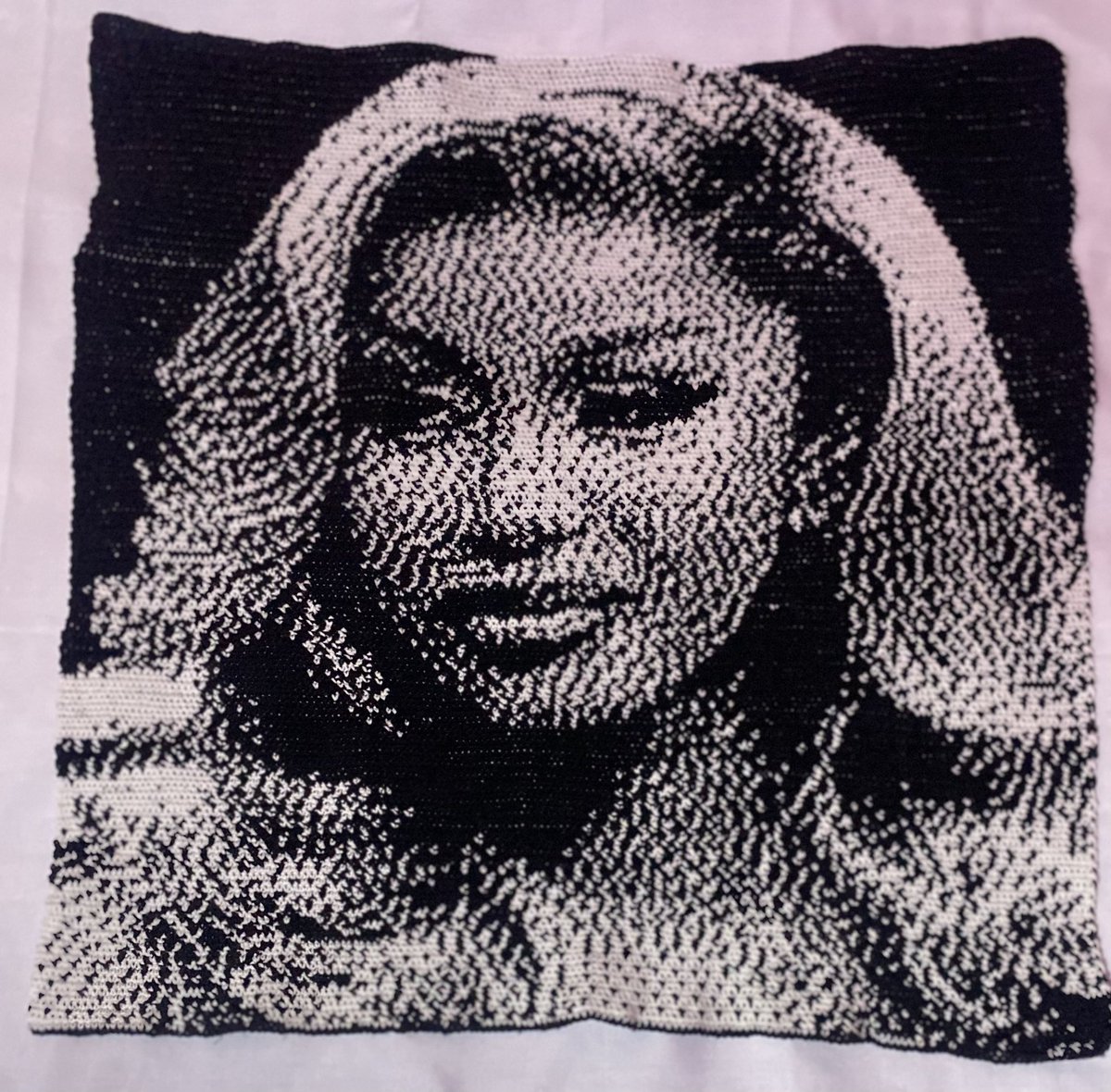 _inspirationemp's tweet image. I did a crochet portrait of @iamcardib 
Please retweet till she sees this 🥺

I spent 80 hours,5 minutes and 42seconds making this portrait 

Size: 166 X 180