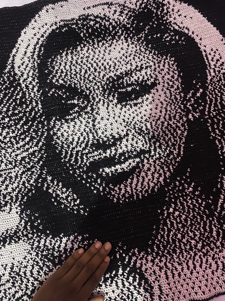 _inspirationemp's tweet image. I did a crochet portrait of @iamcardib 
Please retweet till she sees this 🥺

I spent 80 hours,5 minutes and 42seconds making this portrait 

Size: 166 X 180