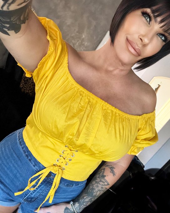 Sunshine &amp; Happiness 💛 https://t.co/7h4pULY0cl