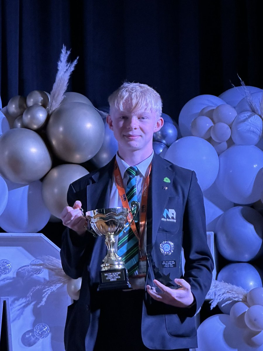 kathrynwild5's tweet photo. It’s been a bit of year for this one, but this is a fabulous week so far - started jogging, been swimming and now received two awards at school. History award and today being presented with an award for Community Sport Leader. #proud #community #keydrivers #responsibility https://t.co/oRqs8ZwP5B