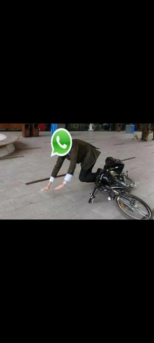 evans_rockstar's tweet photo. WhatsApp down now some relationship are down too...I can't wait to receive a text of have a nice life #WhatsApp https://t.co/m92QEsEQVF