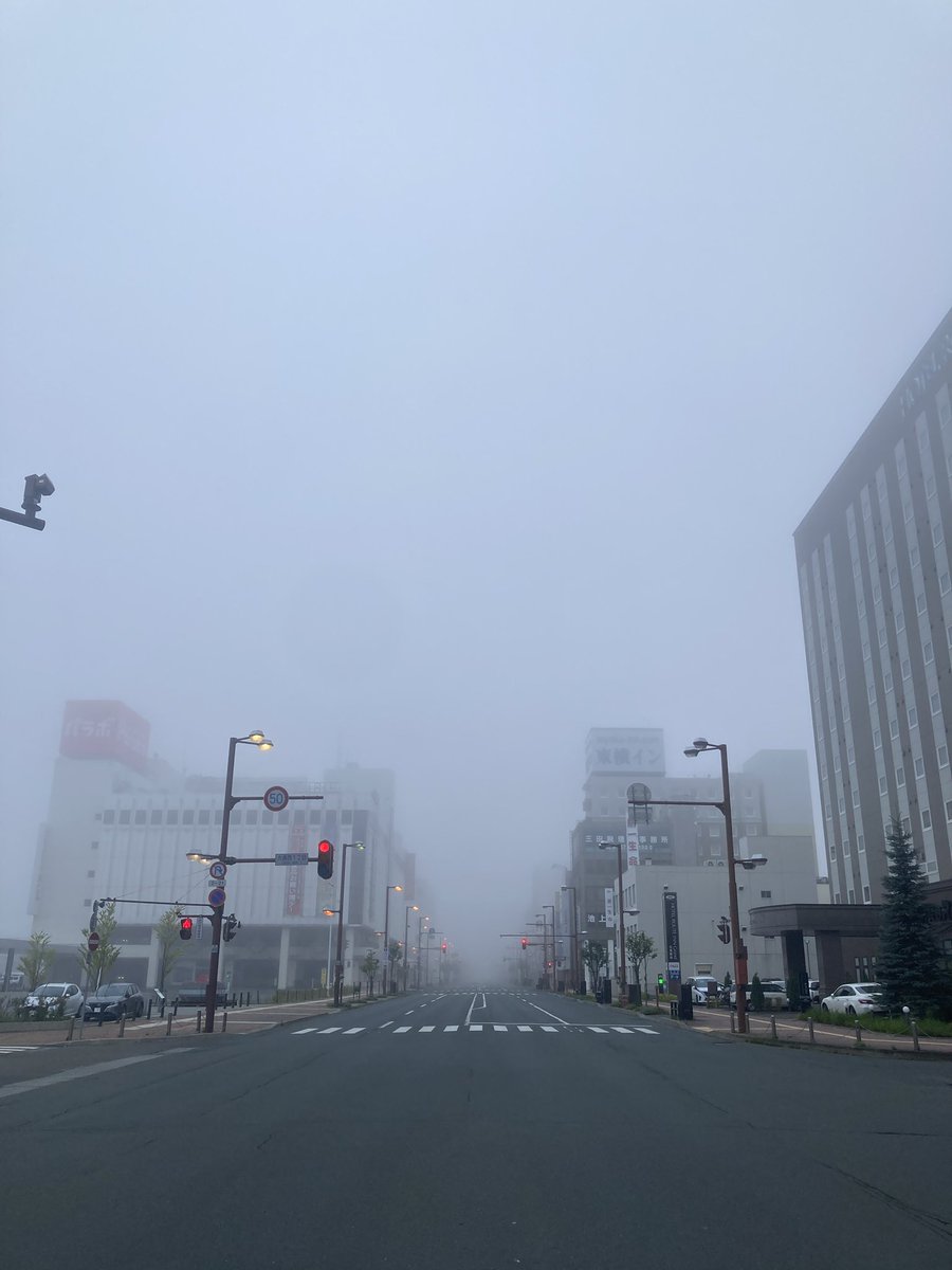 HataWine's tweet image. 7月20日朝5：00頃霧
半袖で肌寒いですが、お店に着いたら体は、あったまってちょうどいい感じ。

猛暑の方にわけたいです〜
でも、昼はあっつい予定。
暑い夏カモーン！

#北見市 #kitami #hokkaido #japan #イマソラ