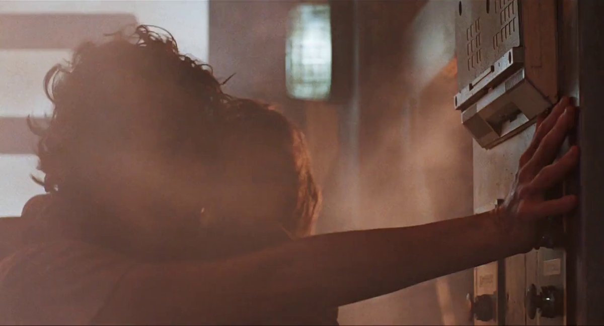 malcor88's tweet photo. The attention to detail, Ripley in her panic calls for both lifts, which later comes down, and the Queen gets in one! https://t.co/EuSRjBEtsF