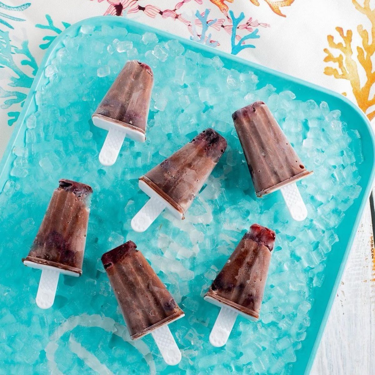 Keep your cool with these Cherry Fudge Popsicles! Burrrrr!!! 🤎❄️

“These are a perfect treat for a hot day like today! Enjoy!” - #FoodieFriend, @ emmaclaireskitchen!

Use code EMMACLAIRE to save! 💵

#sugarfree #chocolate #pudding #puddingrecipe #popsicle #chocolatedessert #food