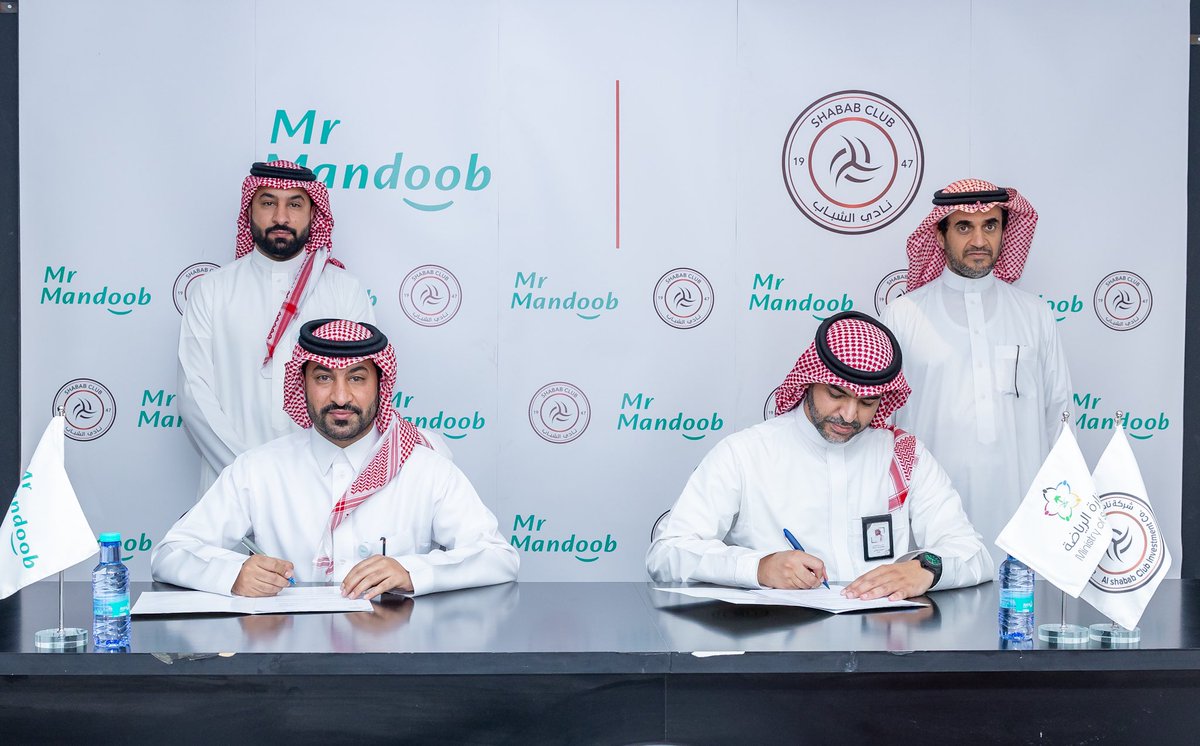 HAlghusn's tweet photo. في ظل الفرص النوعية والبيئة الجاذبة للاستثمار في قطاع الرياضة لتحقيق اقتصاد رياضي مستدام سعدت في هذا اليوم بالتوقيع مع #نادي_الشباب  @AlShababSaudiFC عبر ذراعها الاستثماري (شركة نادي الشباب الاستثمارية) حيث استثمر النادي في تطبيق #مستر_مندوب @mrmandoobapp من خلال جولته الاستثمارية الحالية.
لا سيما وأن الرياضة أصبحت من المجالات الاستثمارية المهمة التي اطلقها سمو سيدي ولي العهد الامير محمد بن سلمان والمندرجة ضمن مستهدفات رؤية 2030 
وهذا ما دفع نادي الشباب للاستثمار معنا بهدف تحقيق الاستدامة المالية من خلال الاستثمار في الشركات الناشئة سريعة النمو متمنين لنا ولشركائنا المزيد من النجاحات.