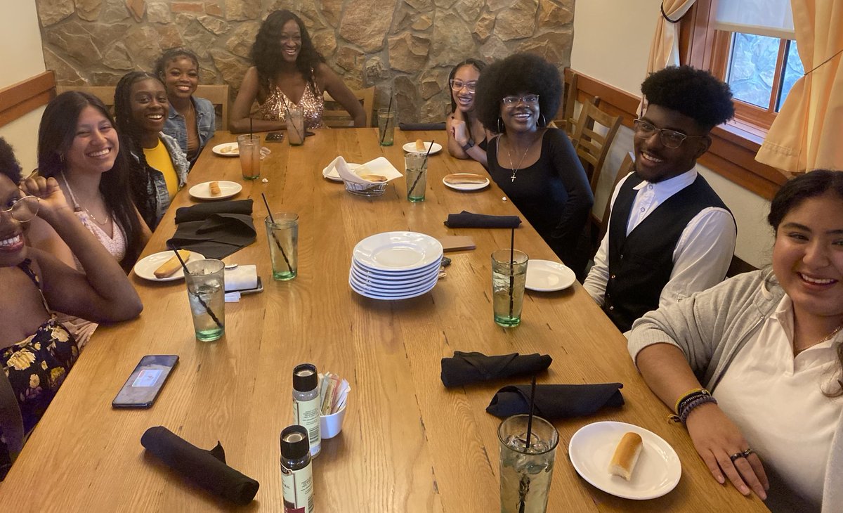 Breaking bread and building relationships #studentleadership ⁦<a href="/northeaststugov/">RNE Student Activities</a>⁩ ⁦<a href="/olivegarden/">Olive Garden</a>⁩ ⁦<a href="/mark1_sims/">Mark Sims</a>⁩  ⁦<a href="/RNECavaliers/">Richland Northeast HS</a>⁩