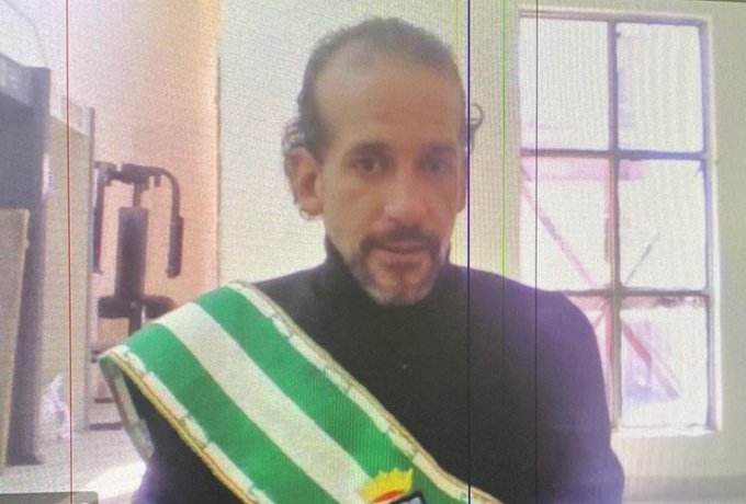 grupoeldeber's tweet photo. #Camacho | El gobernador cruceño, Luis Fernando Camacho, luce mucho más demacrado este miércoles, durante su audiencia de resolución de excepciones e incidentes, interpuesta por su defensa, por el caso de supuesto 'golpe 1'. https://t.co/lDfqRcP4sI