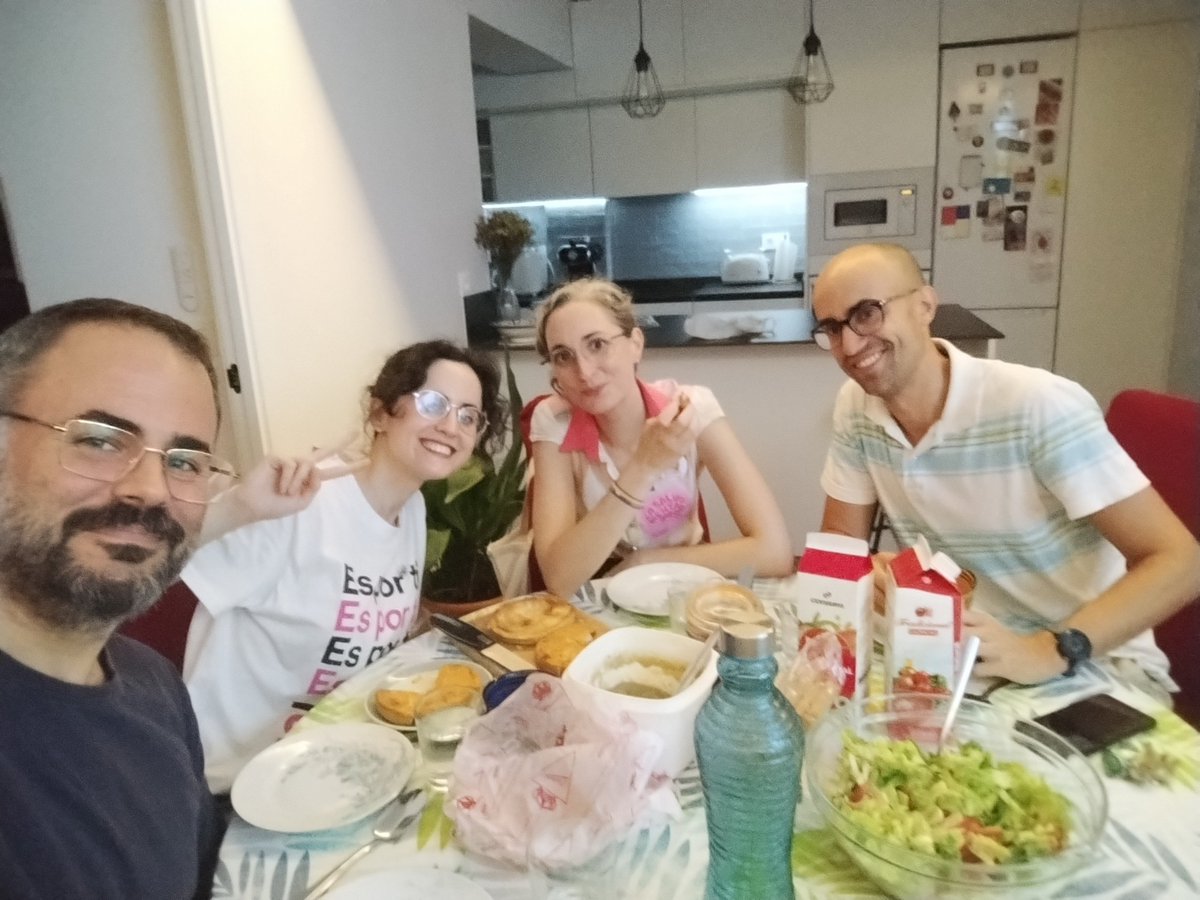 ¡Buenas noches! Aquí estamos viendo el #DebateFinalRTVE las #AmigasdeSumar <a href="/minicar/">Mandy Minick, Principal</a>