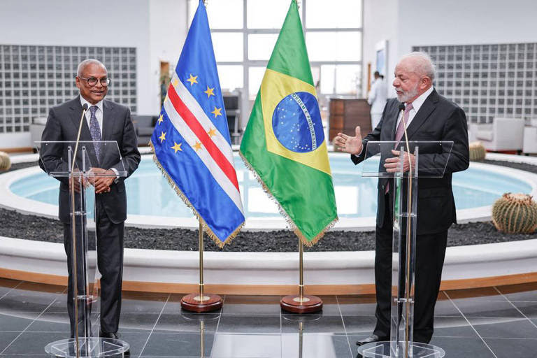 🚨SURREAL: Lula agradece à África “por tudo que foi produzido durante 350 anos de escravidão”

Fala do presidente ocorre durante viagem oficial ao Cabo Verde