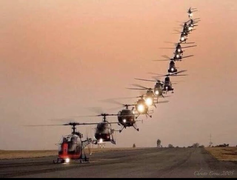 SatuhW's tweet photo. Everybody landing onto this bird app to confirm if #WhatsApp is down https://t.co/E0ldSzOYyK