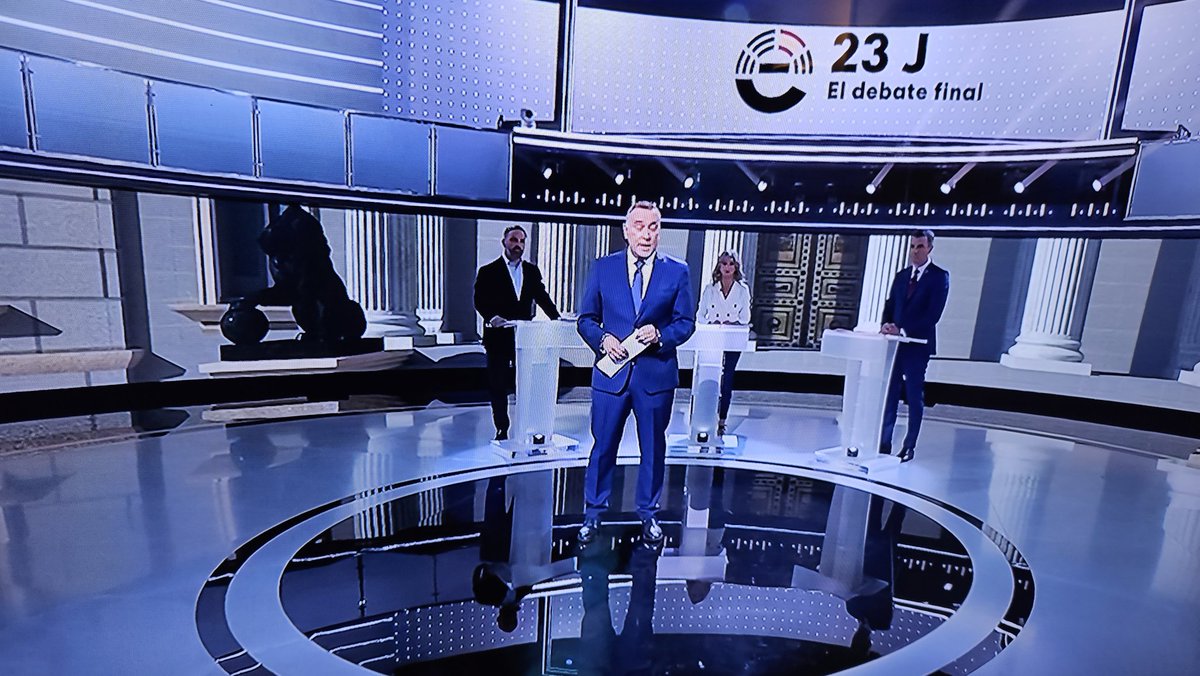 UGTRTVE's tweet photo. Enhorabuena a @rtve por el servicio público de este #DebateFinalRTVE, aunque lamentamos que no todos los debates propuestos por la radiotelevisión pública hayan sido posibles por la falta de compromiso político para ello. Un magnífico debate, tranquilo y sosegado. https://t.co/6DiZCsDyRk