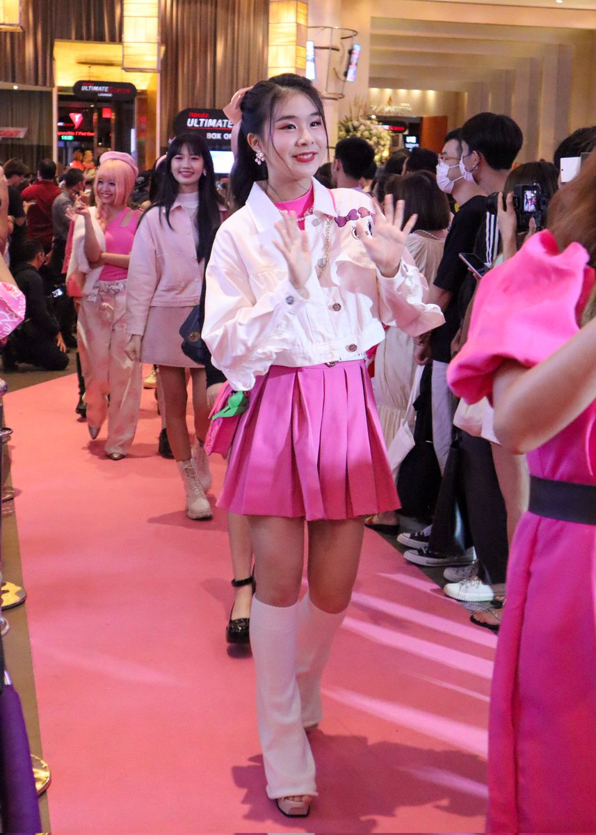 BoyGunner382020's tweet photo. งานเปิดตัวหนัง "BarbieTheMovie"
ช่วงเดินพรมชมพูกับน้องๆLastidol 
#kaelastidol #remylastidol #falastidol #saonoilastidol #seamoonlastidol #minnielastidol 
#Knomwhanlastidol
#lastidolthailand 
#barbieTH #BarbieTheMovie #BarbieTheMovieth https://t.co/LoDq9hfuDy