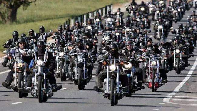 Dhimiee1's tweet image. WhatsApp people on their way to twitter to know why my WhatsApp is down.