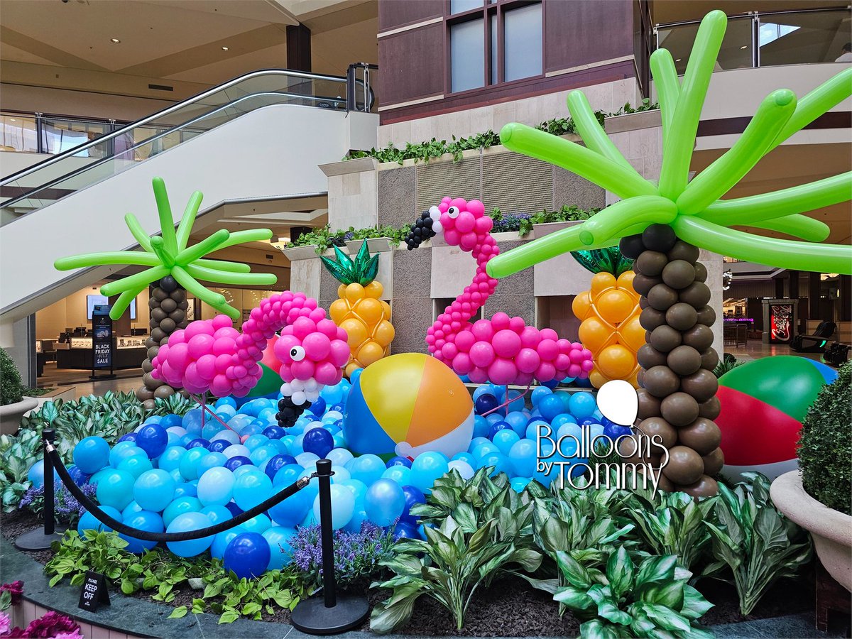 It's time to fla-mingle with these flamingos at Orland Square Mall! 🦩 

#flamingo #tropical #summer #balloonsculpture #balloonsetup #balloondecor #balloondisplay #chicagoballoons #balloonschicago