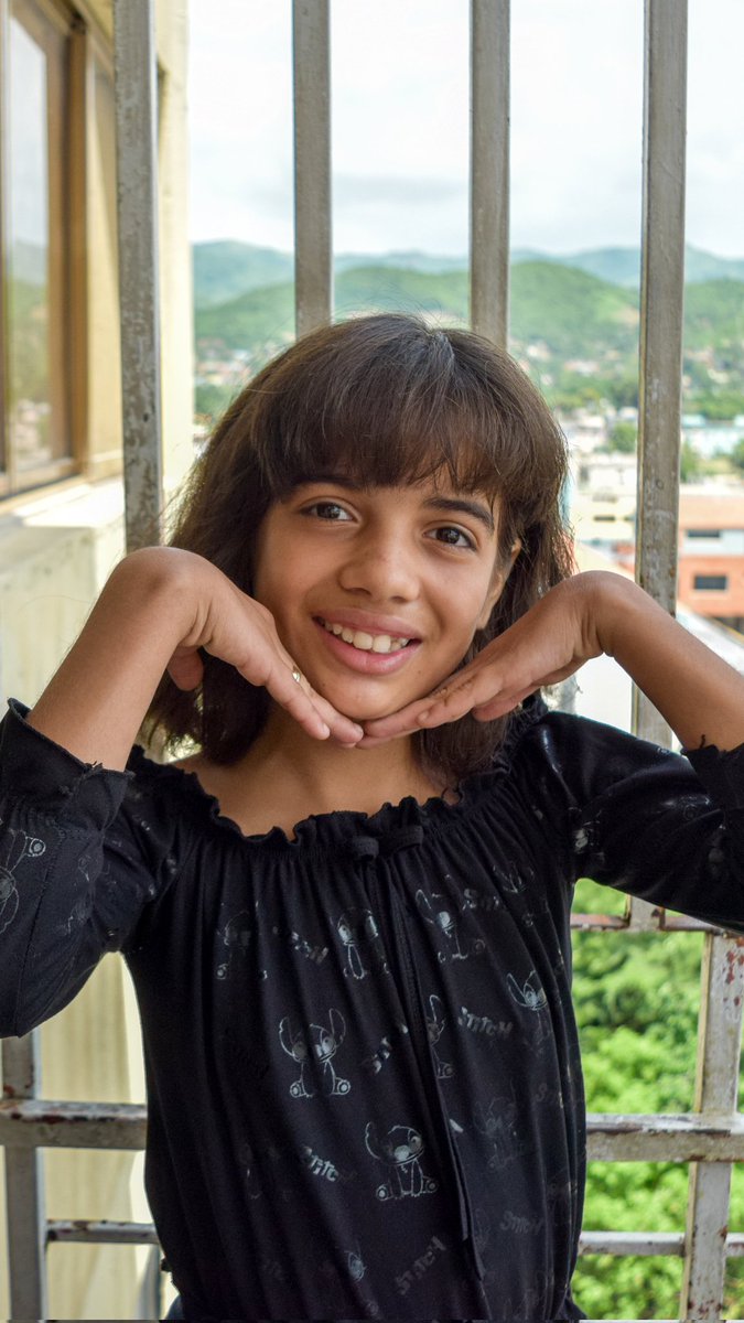 JRgarcia1006's tweet photo. Hola a todos, quisiera compartirles esta historia, les aseguro vale la pena leer.

Hace un par de meses conocí a una niña de 12 años llamada María. 

María trabaja en la estación de servicio del elevado de Puerto La Cruz vendiendo dulces todas las noches. https://t.co/VqlSRQgn5e