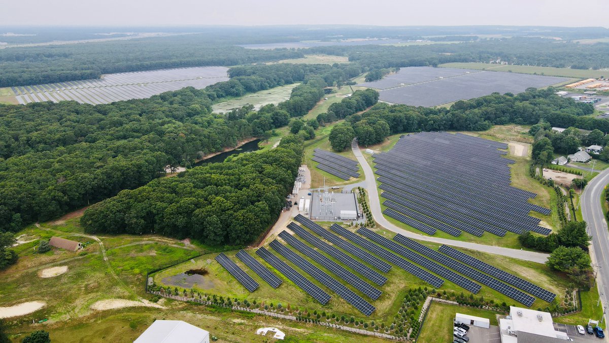 Calverton Solar Energy Center powers over 4,200 local households and reduces carbon emissions equivalent to removing 4,000 cars from the road. Thank you, <a href="/nationalgridNY/">National Grid NY</a>, LIPA and the community for celebrating one year of operations with us.