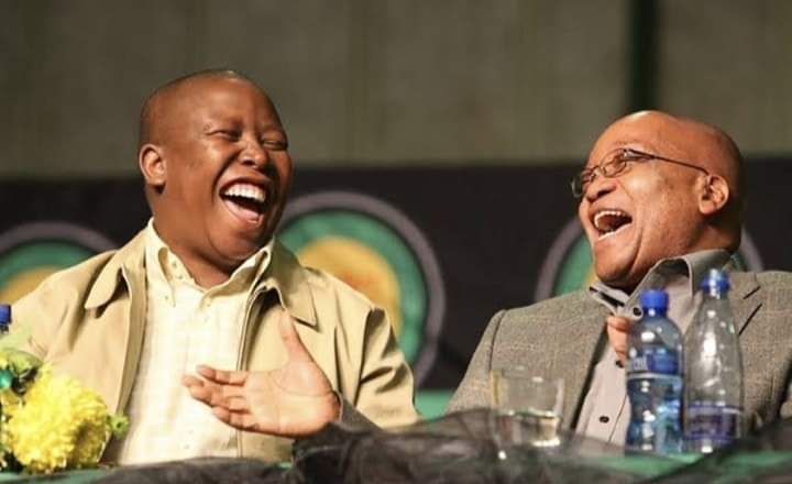 olwethuT3's tweet photo. @BongieMandlazi Sikhala sonke bhabha😂😂😂 https://t.co/69R8S13zJq