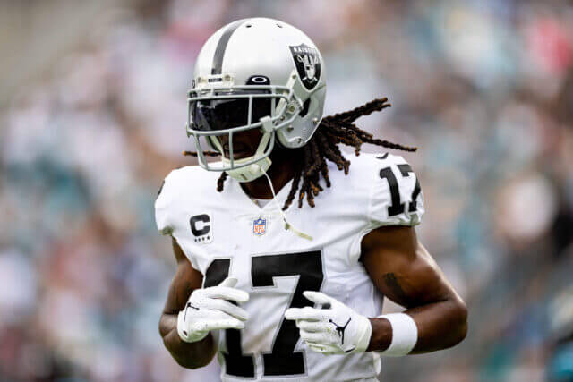 Two star wide receivers have a higher rating than #Raiders superstar Davante Adams in Madden 24:
https://t.co/7ISGM9SSV1 https://t.co/DdDsn7BEYl