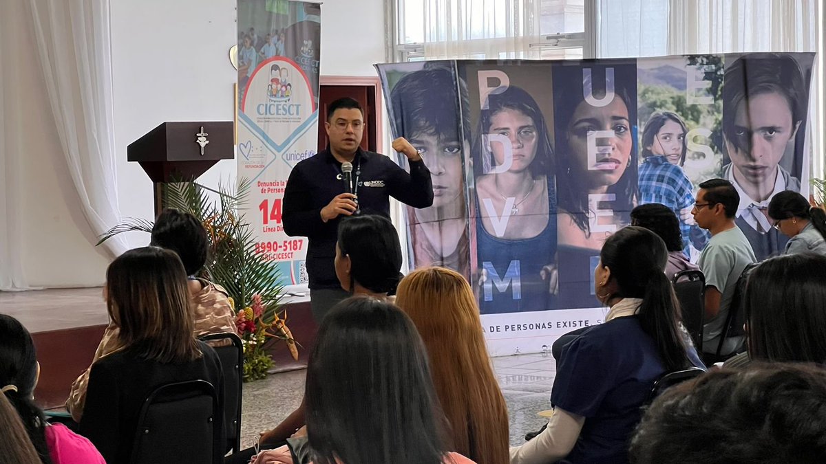 UNODC_ROPAN's tweet photo. #Honduras 🇭🇳| El Programa #MENTHOR de UNODC en sinergia con @CICESCT, brindaron un simposio dirigido a 300 estudiantes de diferentes carreras de la @UNICAH_HN con el fin de concientizar sobre el delito de trata de personas.
🇺🇸🤝🇺🇳 https://t.co/bsEXcuaLgn