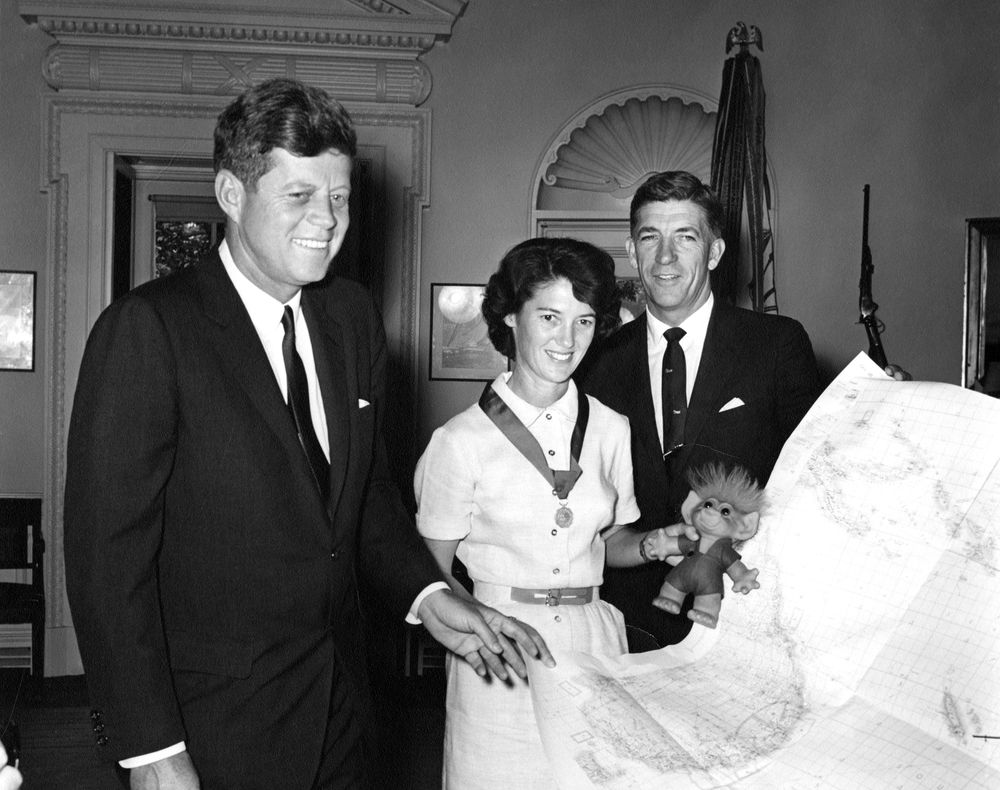 #OTD on July 19, 1963, JFK met with Betty Miller, the first woman to fly solo across the Pacific Ocean, and... a troll doll? 

Find out why: https://t.co/EwsBvAB09U https://t.co/eiD3E4QsyG