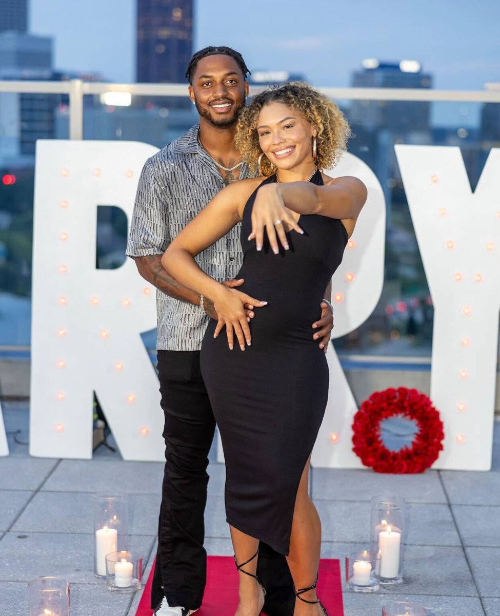 Commanders's tweet photo. Congrats @AntonioGibson14 and Victoria 💛 https://t.co/eXGmcx6GcA