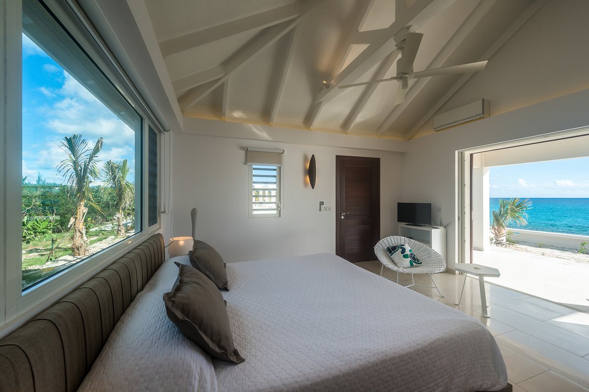 SXMSIR's tweet photo. Escape to the ultimate Caribbean paradise at Turtle Nest villa in Terres Basses, St. Martin! Boasting stunning panoramic views of Baie Longue beach and luxurious 4 bedrooms, this is the perfect place for a serene getaway! #StMartin #TurtleNest #Sxm https://t.co/7t5zi3Lb7f https://t.co/SK2M08KKYU