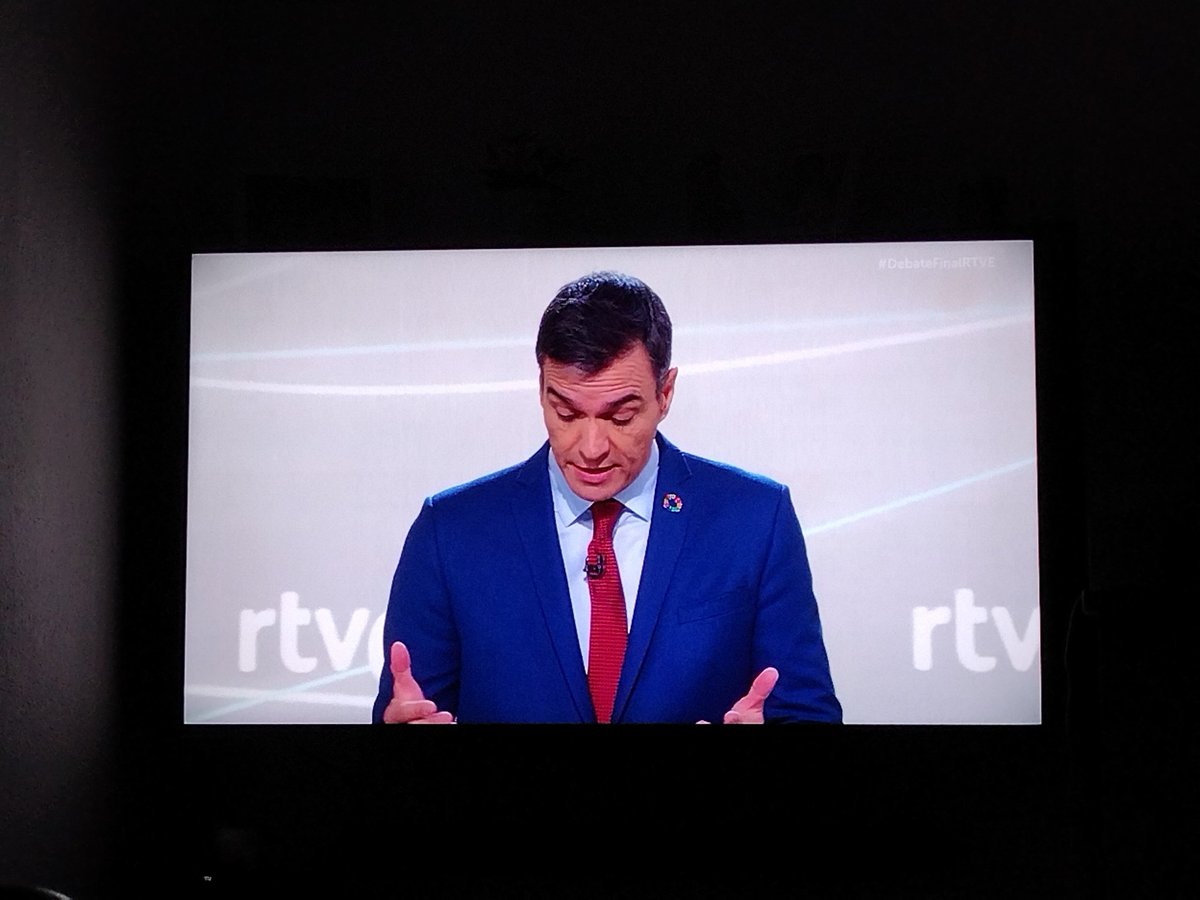 AnaCastilloRubi's tweet photo. Lo mejor de todo es que se cree todo lo que dice 🤣🤣🤣🤣 https://t.co/R5S5xOwoaX