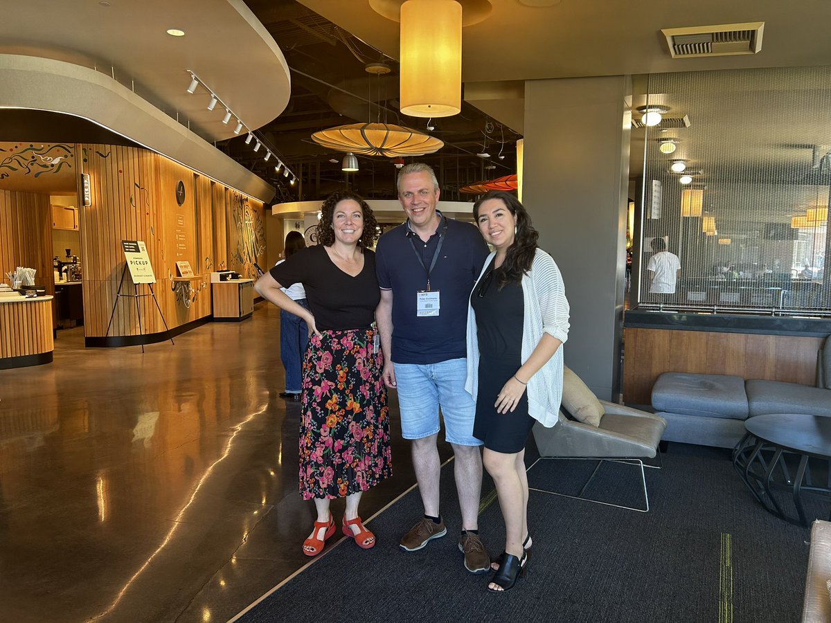 It's always a great day when I get to see <a href="/pdaalmans/">Peter Daalmans [MVP]</a> and <a href="/Garrevillaga/">Gaby Arrevillaga</a>! #MVPBuzz