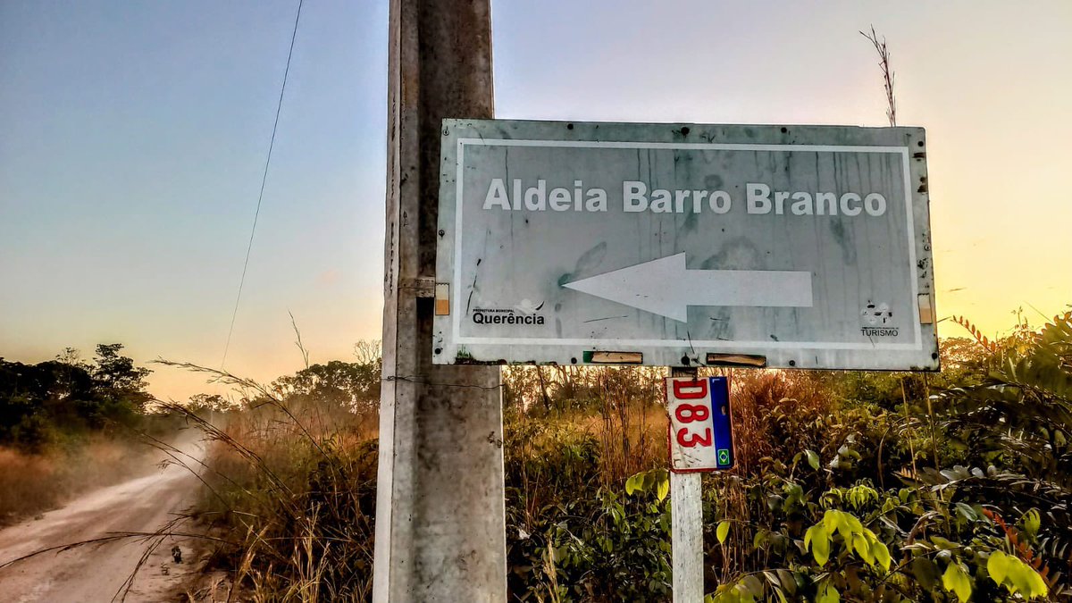 N_FieldToken's tweet photo. At the meeting point between the different routes, the sign points to the place where a piece of the past still gives a sign of life. Aldeia Barro Branco is an idealization of paradise for this small group of individuals who fight for their dream not to disappear like fog. https://t.co/qPgX9RwC5C