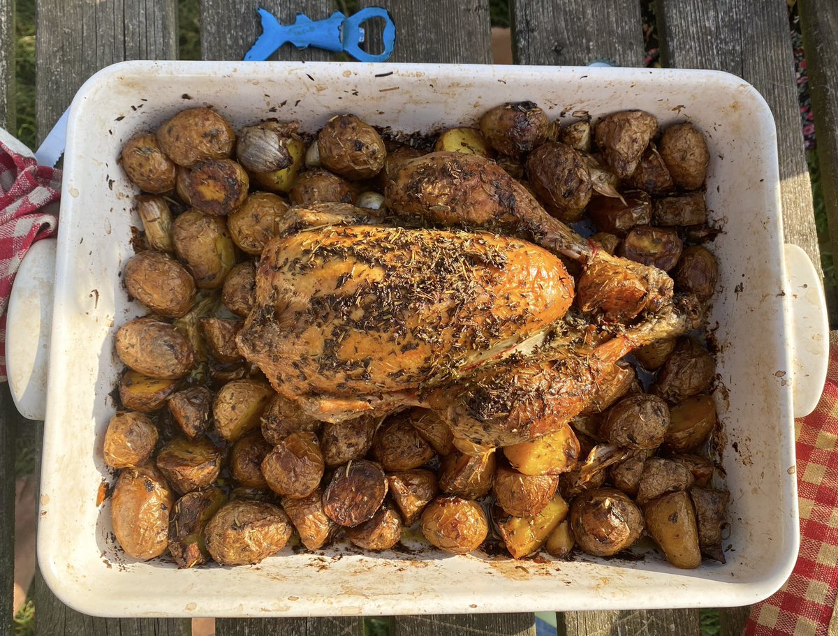 rosefrosting's tweet photo. no one! makes oven roasted chicken like my dad https://t.co/qrHwgGIOGL