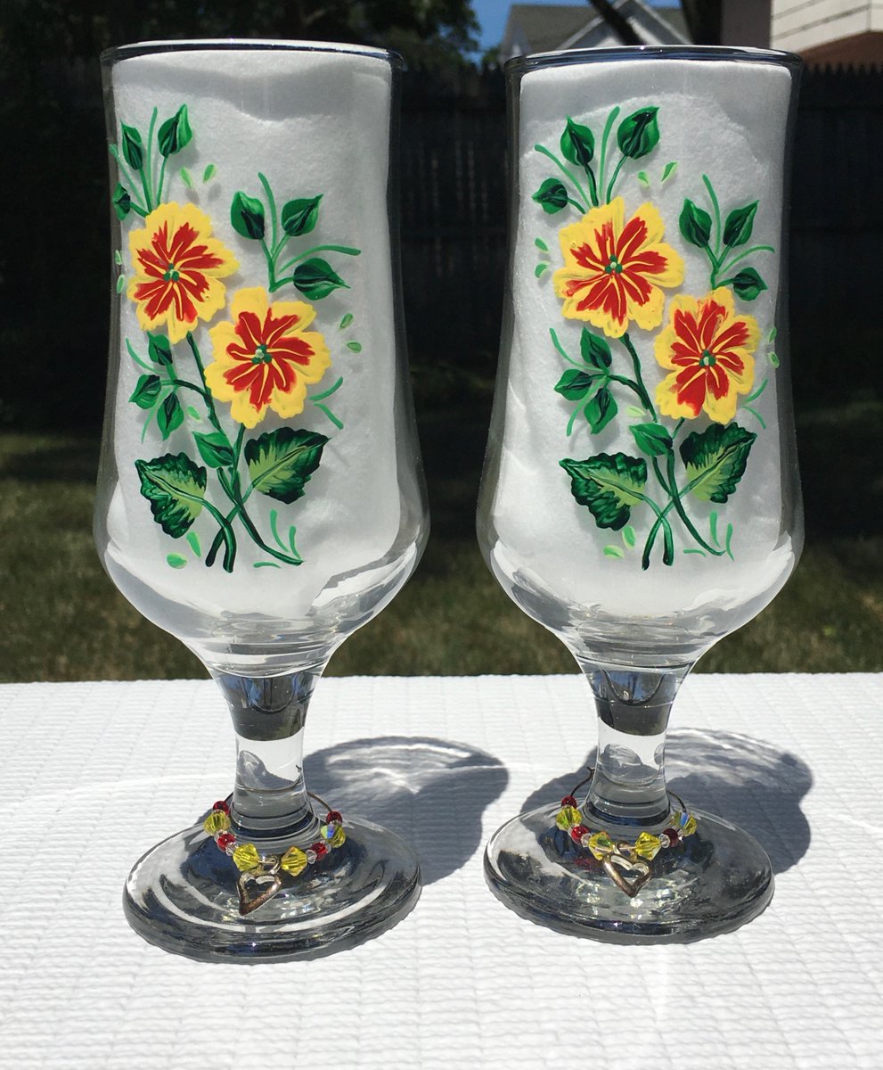 ipaintitpretty's tweet image. etsy.com/listing/290725… #waterglasses #handpaintedglasses #giftsforher #SMILEtt23 #etsygifts #housewarminggift